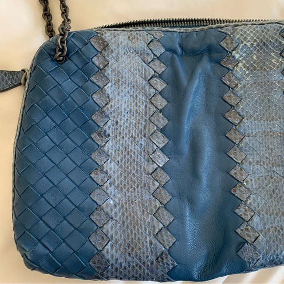 BOTTEGA VENETA Blue Leather Python Trimmed Intrecciato Crossbody Bag - Picture 4 of 14